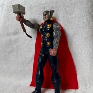 Marvel 2013 Avengers 12” Action Hero ‘Thor the Dark World’ Hammer Cape